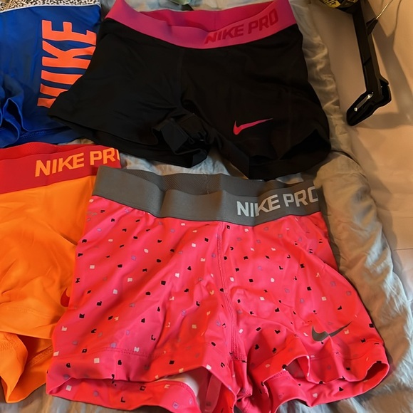 Nike Pro XS Spankies / athletic shorts in GREAT pre-loved condition. Lot of 9 - Picture 4 of 10